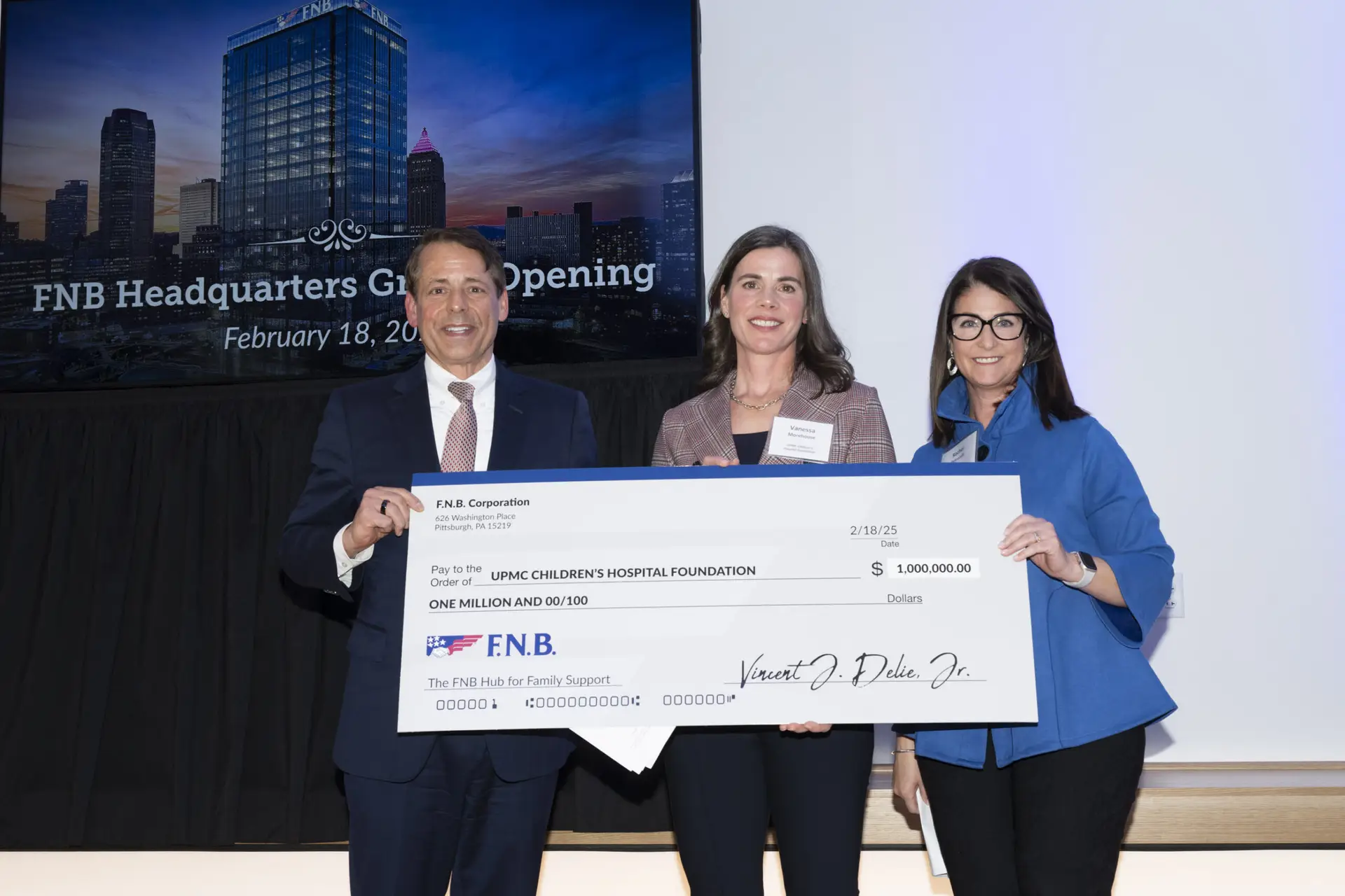 144_FNB Ribbon Cutting_3581