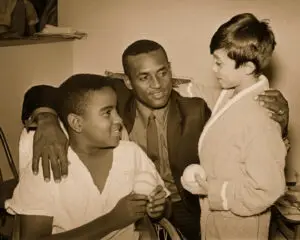 Roberto Clemente with children