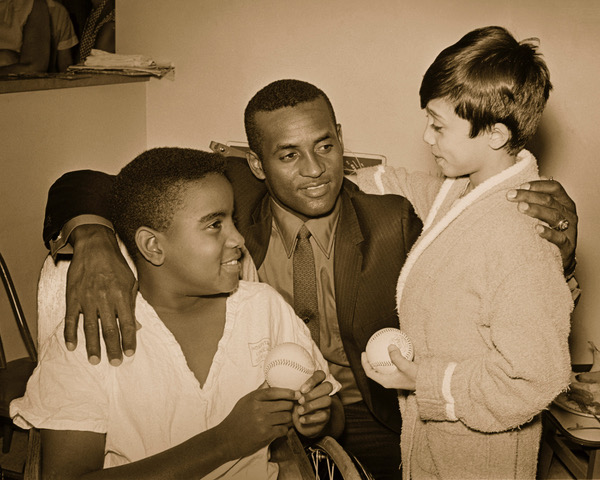 Roberto Clemente with children