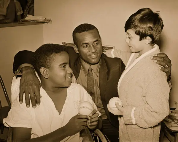 Roberto Clemente with children